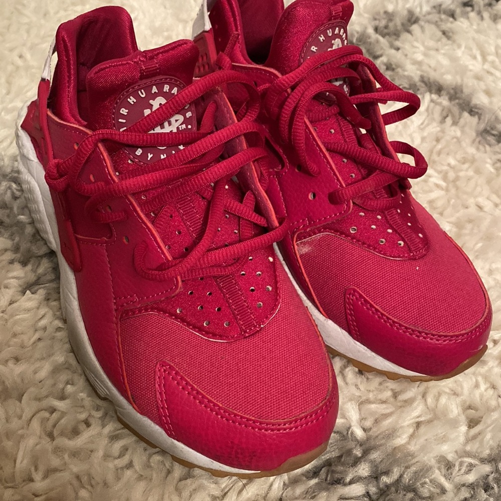 Nike - Picture 2 of 5